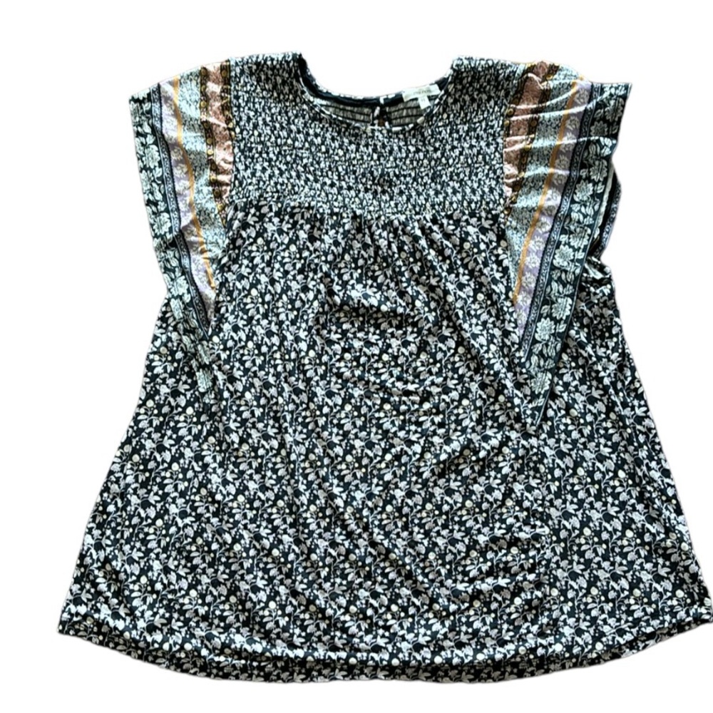 Maurices floral knit top. Smocked and ruffled sleeves.  1X